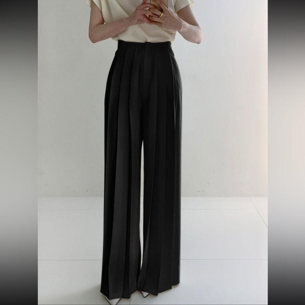 Commense black pleated pants